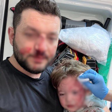 Şu olayı Türk bir aile bir kürde yapsa tüm partiler ayağa kalkmıştı, sanat sepet tayfa ard arda açıklamalar yapmıştı, dünya ayağa kaldırılmıştı.
Aşiret olduklarını söyleyen Van’lı Kürtler yapınca ise Türk halkından başka ses eden yok?
Bu ülkede Türk sorunu vardır!
Türkler vergi