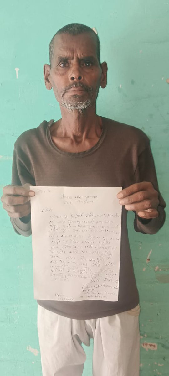 AjayVer62968917's tweet photo. थाना आसीवन 
उन्नाव में यह क्या हो रहा है! महेंद्र गांव के 67 वर्षीय मोतीलाल पासी पर वर्तमान प्रधान रवि शंकर राठौड़ ने गुर्गों के साथ मिलकर हमला किया। शिकायत के बावजूद कोई कार्रवाई नहीं हुई। क्या पासी होना गुनाह है? @dgpup @Uppolice @unnaopolice 🙏 #न्याय_चाहिए https://t.co/VemWyumPsf