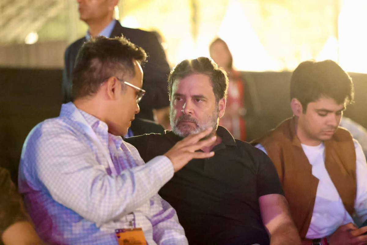 जवाहरलाल नेहरू स्टेडियम में नॉर्थ ईस्ट म्यूजिकल कार्यक्रम 🇮🇳🎶

दिल्ली के ऐतिहासिक JLN स्टेडियम में आयोजित नॉर्थ ईस्ट म्यूजिकल कार्यक्रम में नेता प्रतिपक्ष RAHUL GANDHI की मौजूदगी ने माहौल  को और खास बना दिया 

असम कांग्रेस अध्यक्ष GAURAV GOGOI भी कार्यक्रम में शामिल रहे