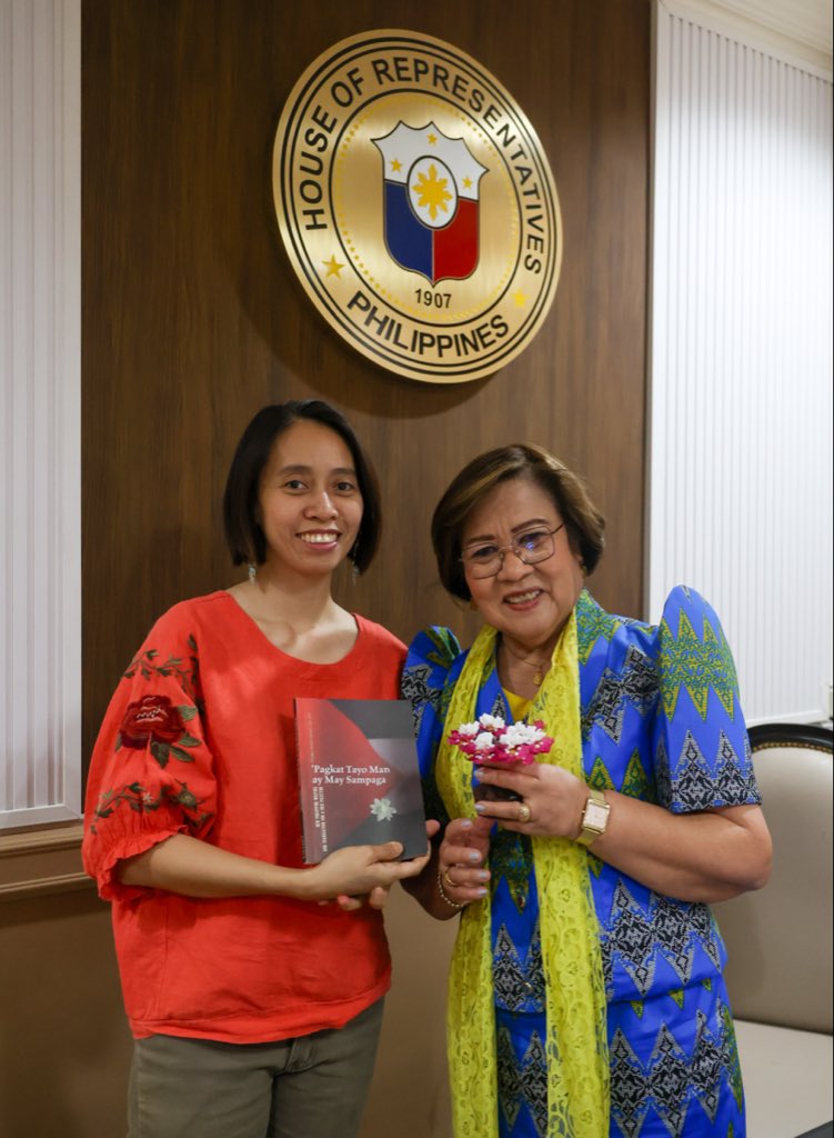 manayleila's tweet photo. Such a pleasure to finally meet you, Amanda Echanis! ☺️

We’ve both gone through the same ordeal of unjust detention. It took almost seven years for me and five years for you—time that can never be returned—but even when delayed, justice always finds its way to the innocent. Lagi't laging mananaig ang katotohanan at hustisya.

Salamat sa ibinigay mong napakagandang handmade bonsai na gawa ng mga Persons Deprived of Liberty (PDLs). Seeing you in person feels like a moment to just pause and recognize the strength and courage it took to this very moment. Ngayon lang tayo nagkita pero matagal na ang paghanga ko sa iyong tatag, tapang at di-natitinag na dedikasyon para ituloy ang laban para sa karapatang pantao, kalayaan at hustisya para sa iba pang mga bilanggong politikal, at kapakanan ng mga kababaihan, magsasaka at ng mga kababayan nating nasa laylayan ng lipunan. 

Nagpapasalamat din po tayo sa pagbisita at makabuluhang talakayan ukol sa ating mga inisyatiba kasama si Ka Daning Ramos, Tagapangulo ng Kilusang Magbubukid ng Pilipinas (KMP) at Nanay Zen Soriano, National Chairperson ng Amihan. Maraming salamat po sa tiwala at sa patuloy nating pagtutulungan para isulong ang ating mga kolektibong adhikain! ✊🏼
