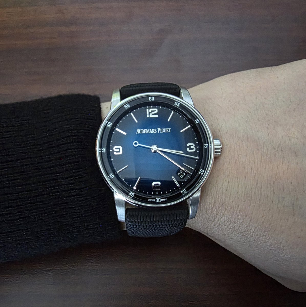 hiroshima_watch's tweet image. 家具屋さん巡りしてました。ちょっと良い価格帯のところを巡ったのでCODE11.59で。
気に入った物を親に見せてみたら、あなたの勉強机と同じメーカーよって言われた。
#code1159