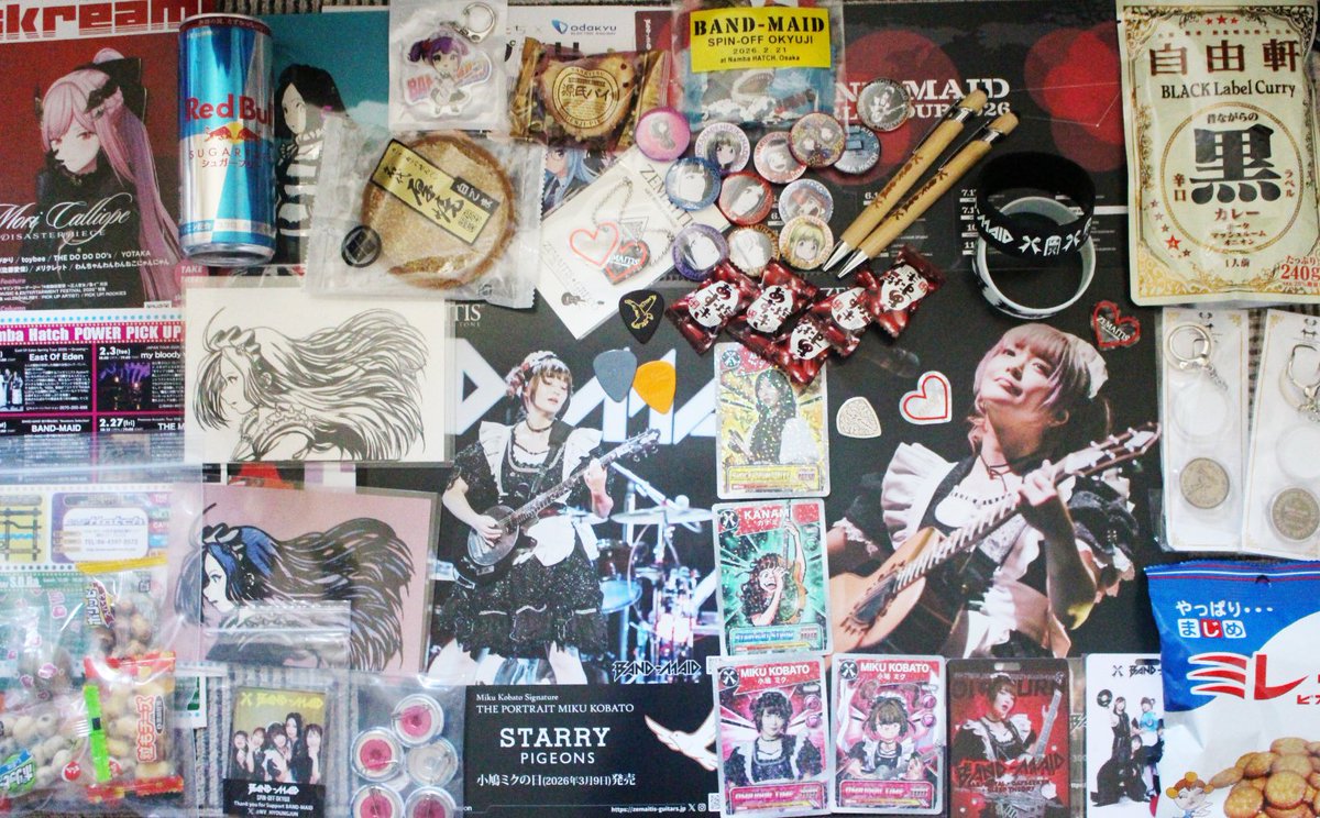 #bandmaid

大阪遠征で頂いたお土産の数々（行く途中にもらった飴ちゃん含むｗ）
皆さんいつもありがとうございます！！
また、宝物が増えました♪

小鳩さんの🎸フライヤー、本来は１人１枚制限でしたが、優しい方に譲っていただき、お友達に配る事が出来ます！！
本当にありがとうございました！！