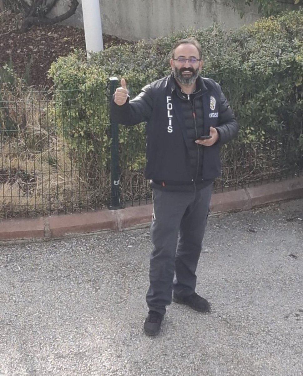NerminSekin1's tweet photo. Polis Memuru Melih Okan Keskin!

Ankara’da TÜVTÜRK çalışanları tarafından darp edilerek hayatını kaybetti.

İki çocuğuna baba, bu ülkeye hizmet eden bir Polisti; 44 yaşında hayattan koparıldı!

#Unutmaunutturma https://t.co/ScbapdMzhF
