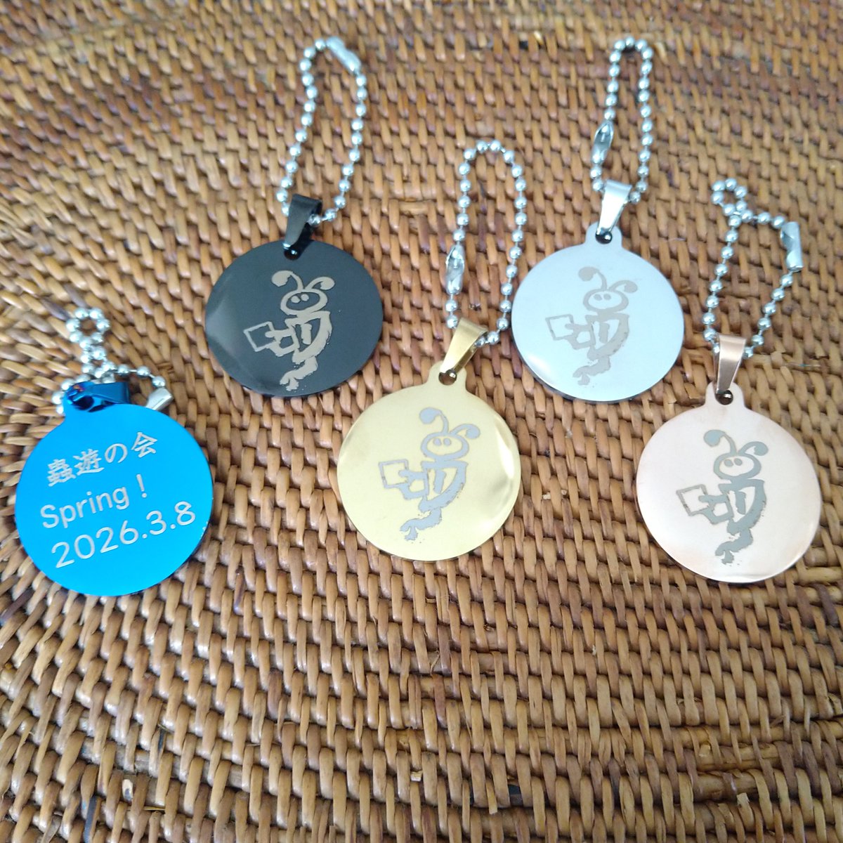 甲骨文字とは3500年前に古代中国の遺跡から出土する甲骨に刻みつけられ