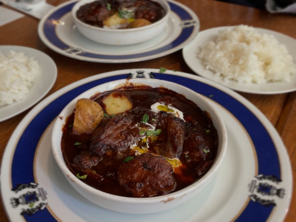 かわいい姪っ子と休日ランチ。牛すじシチューハンバーグおいしかった😋