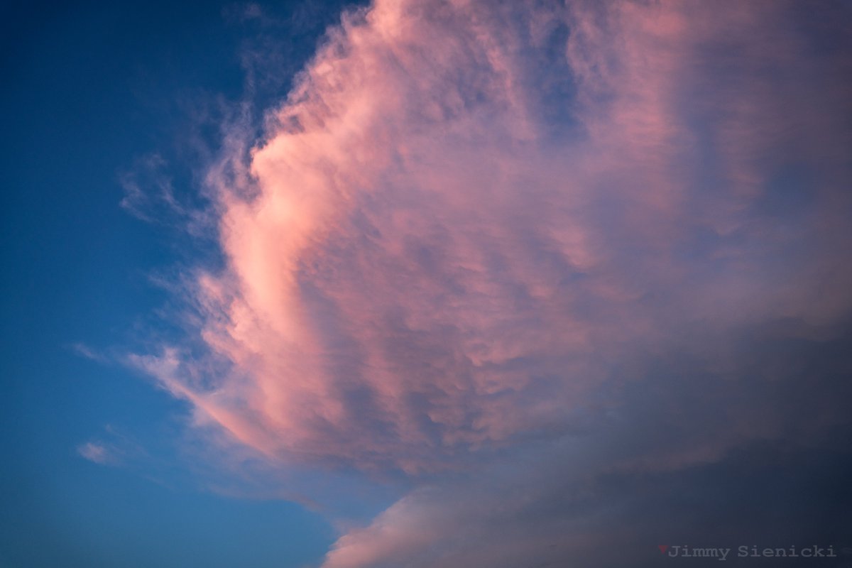 Somewhere in southern Illinois behind the storm that produced the Marion EF4 - 5/16/2025
One of the most underrated parts of chasing is the peace and beauty on the back side of storms, especially at sunset.