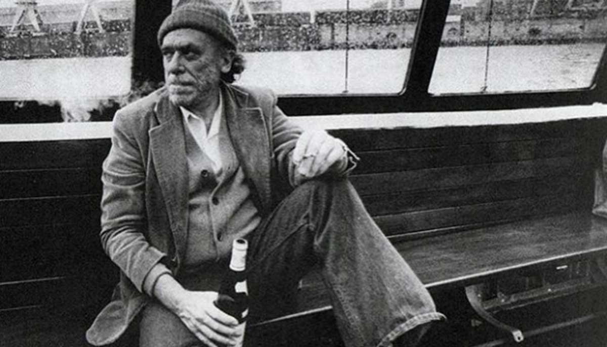Dijo una vez Charles Bukowski: "No es quien te extraña a las 2 de la mañana cuando está solo en su cuarto y no puede dormir. Es quien te extraña a las 3 de la tarde, cuando se está riendo con sus amigos y piensa... ‘Ojalá estuviera aquí’. Porque cualquiera puede extrañarte en la