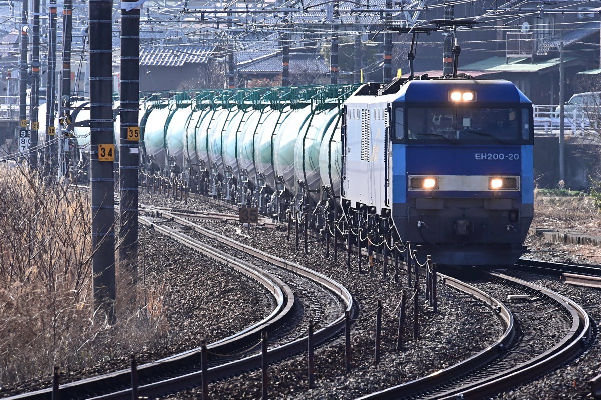 中央西線 5875レ EH200－20 タキ14両 5～11両目は緑