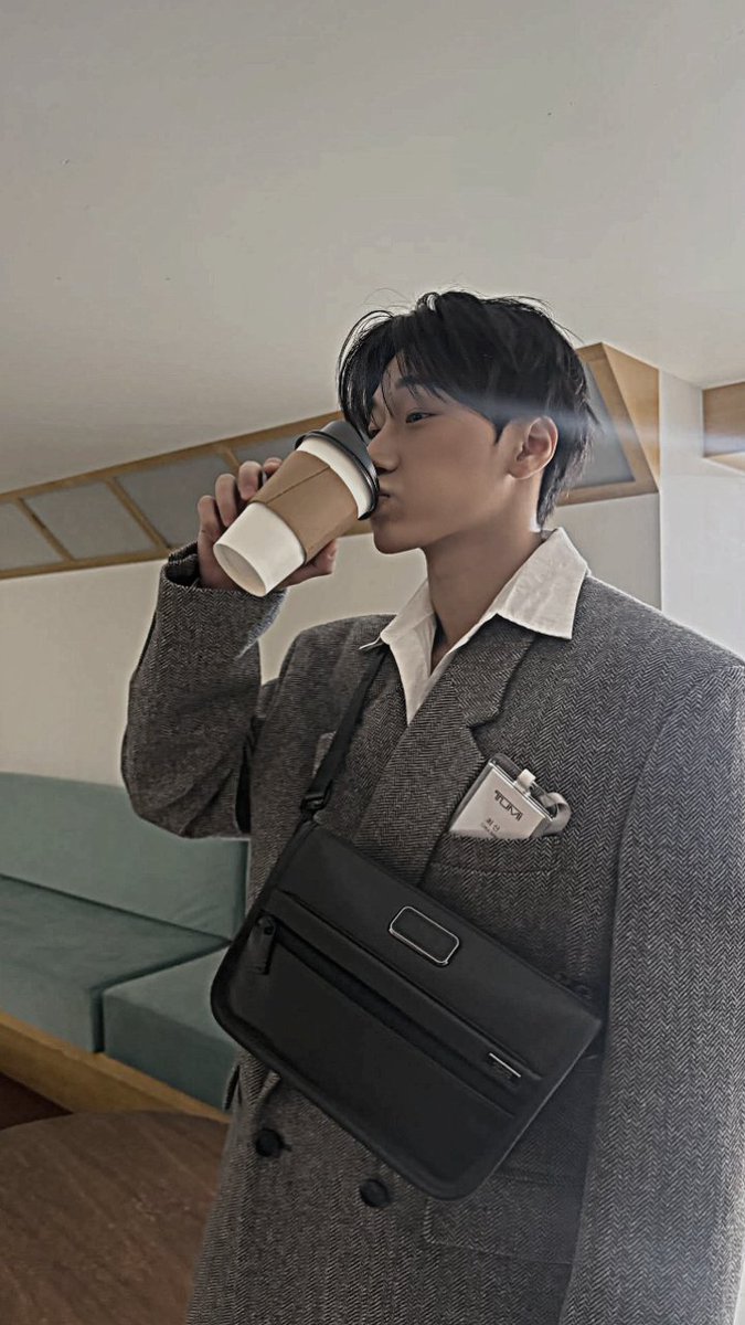 schoizan's tweet photo. you're not after my coffee, are you? https://t.co/dl3c80pxWj