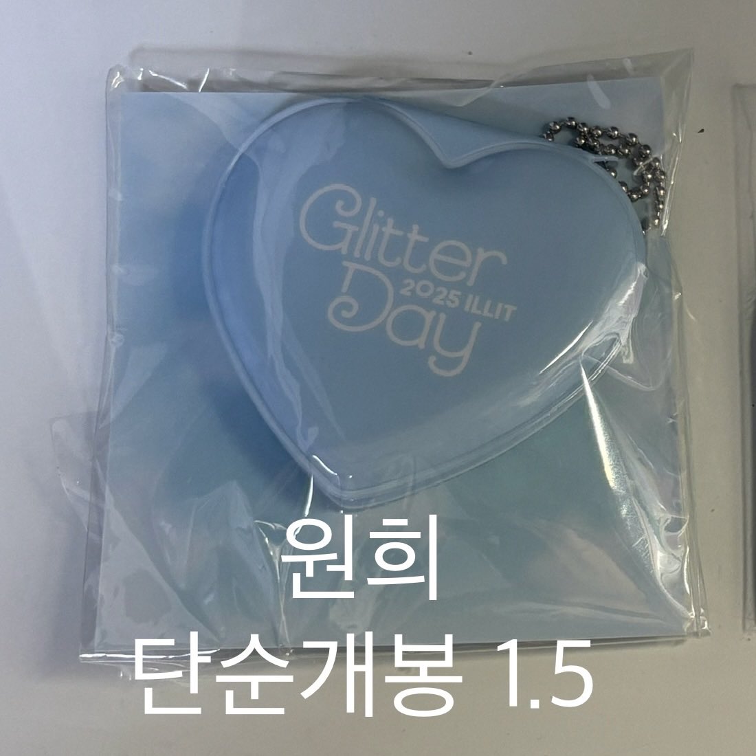 cseoav's tweet photo. 아일릿 글리터데이 원희 미니포토홀더 1.5에 양도합니다 디엠 주세요 

증사 illit sell wonhee https://t.co/bx2WldtpeR