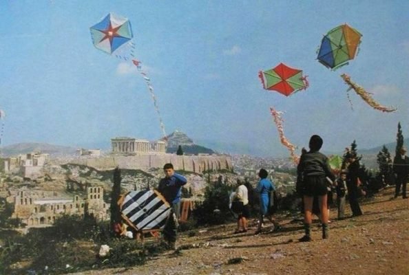 Ας πετάξουν οι χαρταετοί ψηλά, μαζί με τα όνειρα μας..Ευλογημένη Σαρακοστή σε όλους..