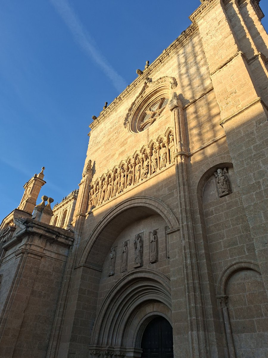sean_f_scullion's tweet image. Morning! ¡Buenos días!  #CiudadRodrigo yesterday. Starting at the Great Tesón &amp;amp; then Lesser Breach, finishing at Greater Breach next to the cathedral. A great place to look at siege tactics &amp;amp; how #Wellington conducted his operations during the decisive 1812 campaign...