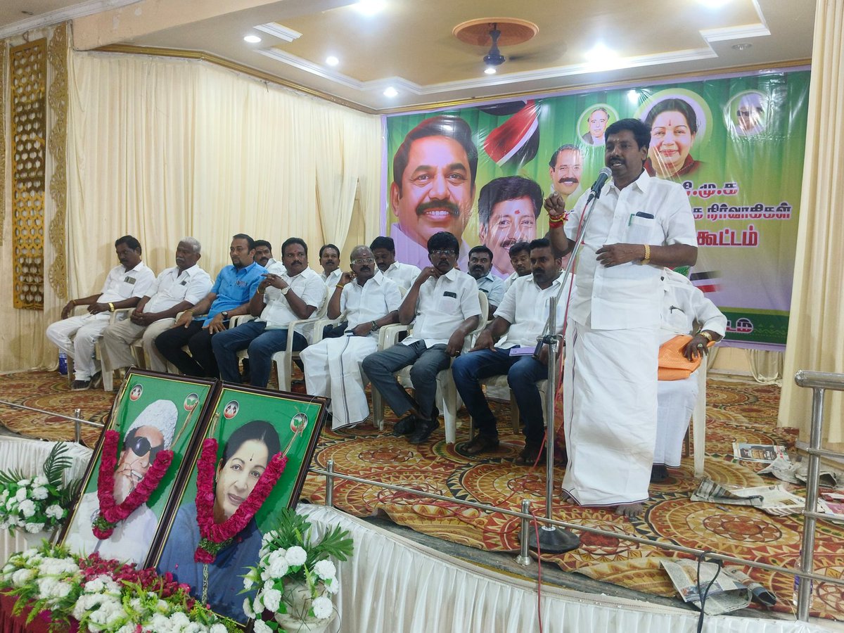 srinivasan_js's tweet photo. கழக பொதுச் செயலாளர், நாளைய தமிழகத்தின் நிரந்தர முதலமைச்சர், மாண்புமிகு சட்டமன்ற எதிர்கட்சித் தலைவர், புரட்சி தமிழர் டாக்டர் #எடப்பாடியார் அவர்களின் ஆணைப்படி 

திருச்சி மாநகர் மாவட்டம், கருமண்டபம் பகுதி கழக நிர்வாகிகள் ஆலோசனை கூட்டம் சிறப்பாக நடைபெற்றது,

இதில் கழக நிர்வாகிகள் பெருந்திரளாக பங்கேற்றனர்.

@EPSTamilNadu #ADMK #அம்மா #EdappadiPalaniswami #EPS #AMMA #trichy