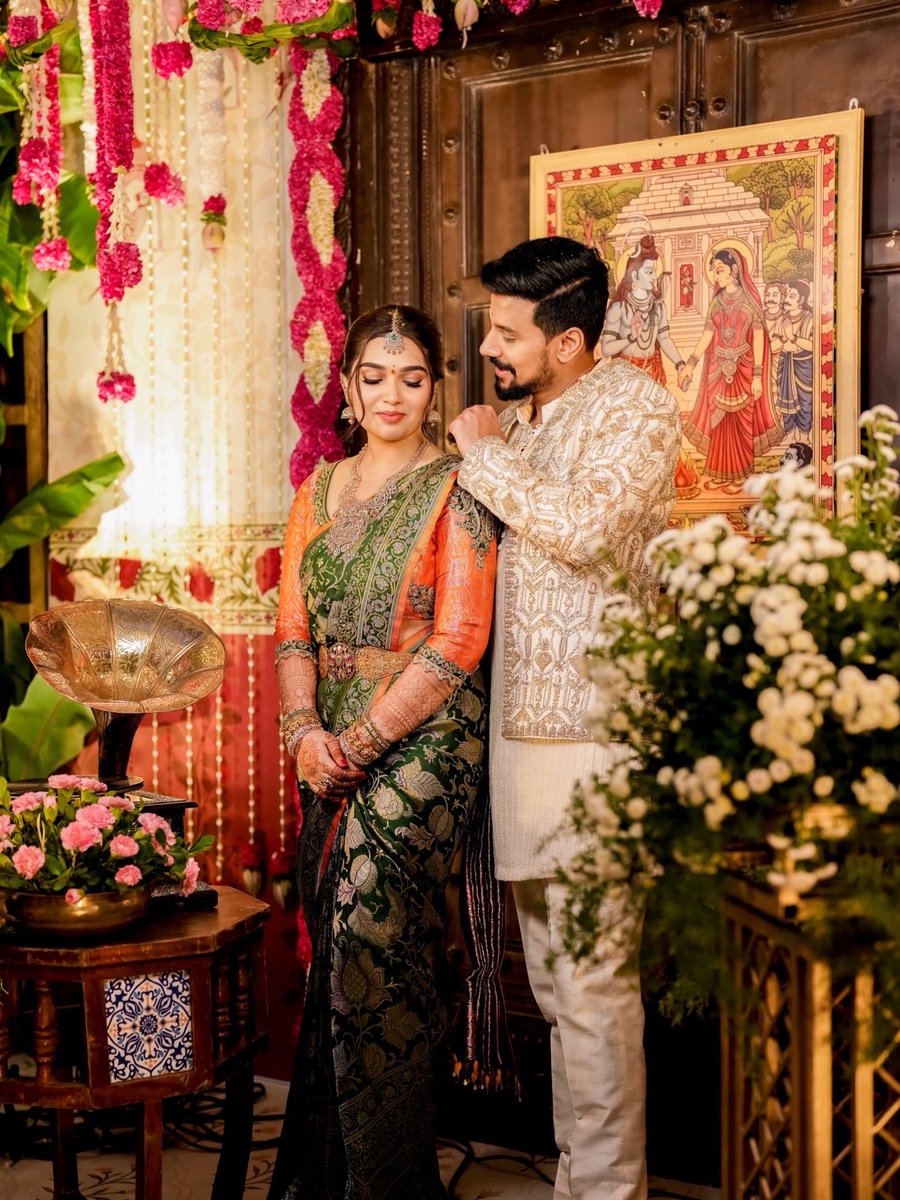 Dushyanth_SS's tweet photo. Overwhelmed by the love and wishes pouring in for Rachana and me. Grateful for every message, every blessing, and every kind word. Feeling blessed and thankful.
Sharing a few special moments from our engagement…

ಮುಹೂರ್ತ: ಫೆಬ್ರವರಿ 26, ಗುರುವಾರ (ಮಧ್ಯಾಹ್ನ), ಚಾಮರ ವಜ್ರ, ಅರಮನೆ ಮೈದಾನ, ಬೆಂಗಳೂರು

ಆರತಕ್ಷತೆ / ಬೀಗಾರ ಔತಣಕೂಟ: ಮಾರ್ಚ್ 1, ಭಾನುವಾರ (ಮಧ್ಯಾಹ್ನ), ಬೆಂಗಳೂರು ಮುಖ್ಯ ಅರಮನೆ 

#Dushyanth