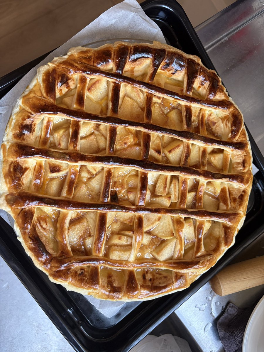 Yu0907Zu's tweet photo. 趣味増やしたくてお菓子作り手出したら思いのほか上手くできて食べたらめちゃくちゃ美味しかったから本気で取り組む。
これはアップルパイ🥧 https://t.co/9B9f5dnjE8