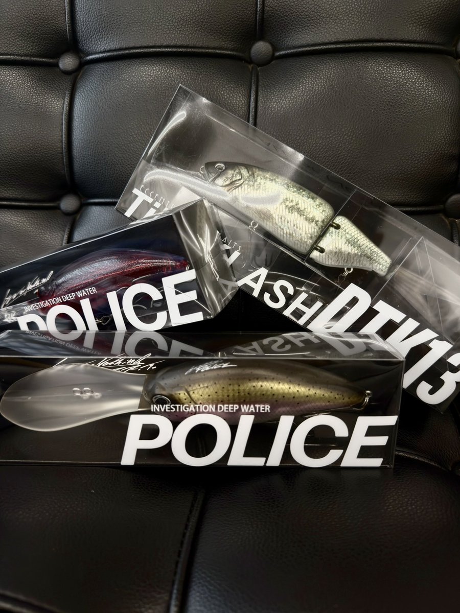taroatisdesign's tweet photo. OPENに向けて続々入荷中！

#tinyklash #police #drt https://t.co/qMNGVnsSBL