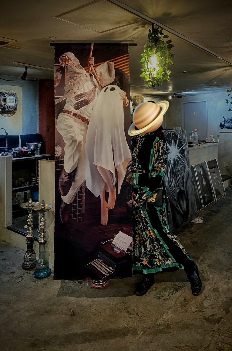 大きなタペストリーにしてシーシャ屋さんで展示もしたよ