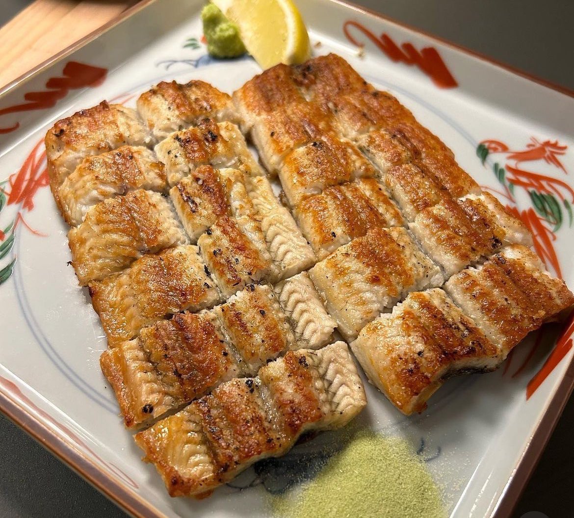 あっという間に連休最終日ですね💭

思いきり楽しんだ連休の締めくくりは
おいしいもので気持ちをリセット✨️

香ばしい関西風うなぎの一口が
明日への活力に変わります🔥

ちょっと贅沢な夜ごはんを🐟

本日もご来店お待ちしております♪

⏰11:30〜15:00(L.O.14:00)
   17:00〜22:00（L.O.21:00)