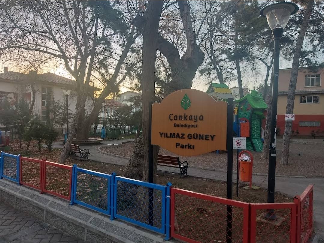 bu nedir? belediye parkın adı için şiddet faili, katil, kürtçü olmayan birini bulamadı mı? <a href="/cankayabelediye/">Çankaya Belediyesi</a>