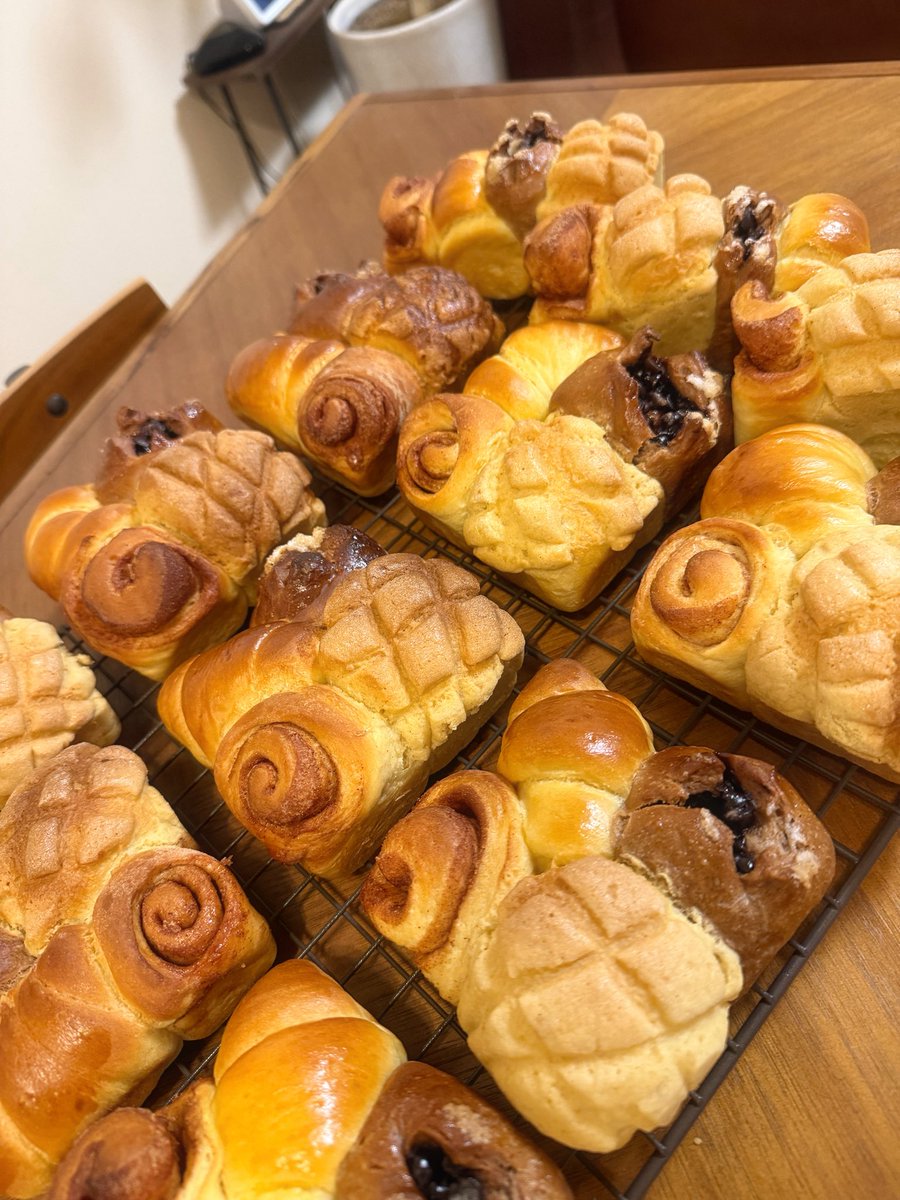 himahima_chan's tweet photo. 卒業前にクラスみんなに配った欲張りちぎりパン🎀🥖
寝不足過ぎて次の日の授業眠かったつ https://t.co/KlwI8ijMlu