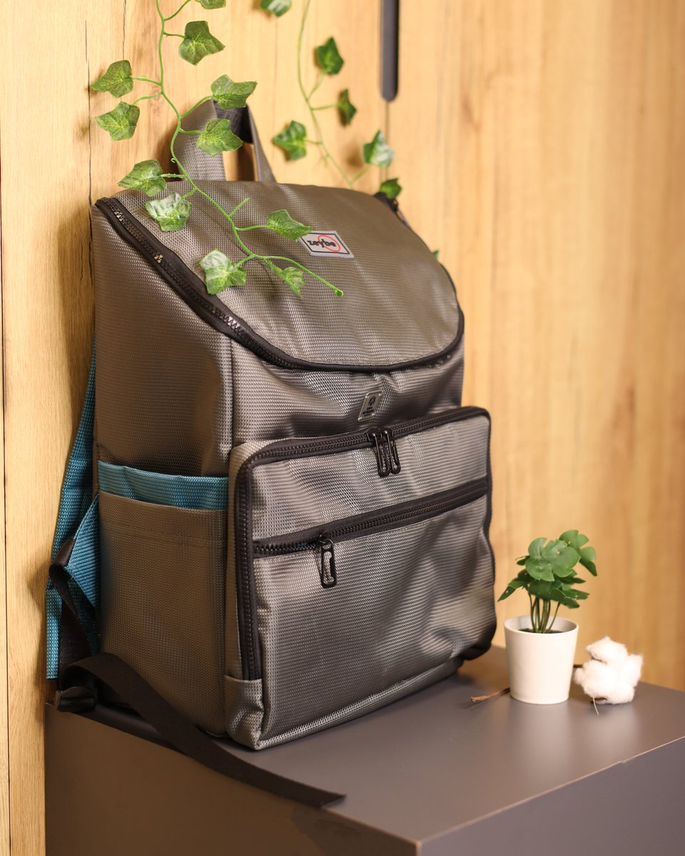 Geniş iç hacmi, çok bölmeli ön tasarımı ve sağlam fermuar sistemiyle günlük kullanımın ötesine geçer. Laptop, defter, kişisel eşyalar ve aksesuarlar için düzenli bir yerleşim sunar. 
🌐 Online sipariş: zeybe.com.tr

📞 İletişim: 0531 397 31 21

#zeybe #sırtçantası
