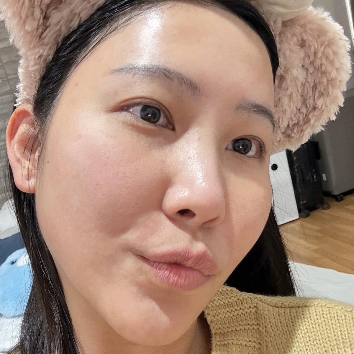 คู่หูหยุดสิวที่ดังมาก ช่วงจะเป็นเมนส์ สิวบุกและทิ้งรอยหนักมาก ไปเจอสิ่งนี้ใน SkinX คือต้องกดมาลอง ชีคือES มีทั้งตัว acne spot ต้นตำหรับแป้งน้ำศิริราช ยุบสิวตัวดัง และX-Roy เจลลดรอยดราก้อนบลัด ลดรอยดำ-แดง ใช้มา2วีครอยดีขึ้นจริง ทั้งคู่เป็นสูตรอ่อนโยนคือไม่ระคายเคืองไม่ยิบผิวเลย🤍