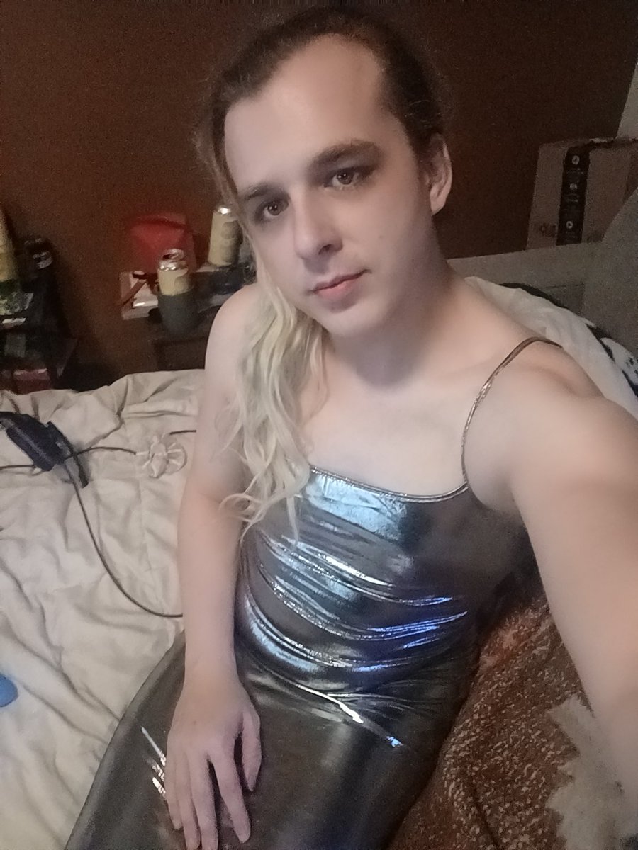 sissy_precious's tweet photo. New #sissydress 

So shiny 

#sissy #sissymaid #liveinsissy https://t.co/OxfapSH7zG