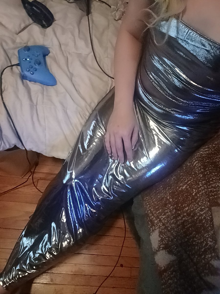 sissy_precious's tweet photo. New #sissydress 

So shiny 

#sissy #sissymaid #liveinsissy https://t.co/OxfapSH7zG