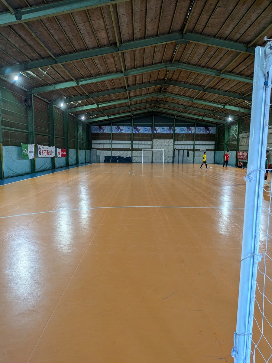 フットサル施設連盟杯の関東大会に出場してきた。

結果は予選敗退

GS フォルタレーザという現役都リーグメンバーで構成されているチームに後半から出て10分とはいえ0に抑えられたのは自信に繋がる☆