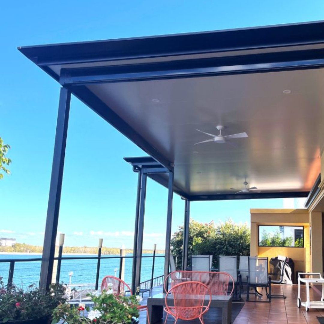 StratcoAU's tweet image. 🌊 When the view’s this good, the comfort has to keep up 🌊

This Stratco Outback® Cooldek Patio honours the view, delivering shade with an insulated roof to keep the space noticeably cooler 🍃

👷By In Style Patios and Decks

🔗See bit.ly/coolpatio

#Stratco #HowTo #Patio