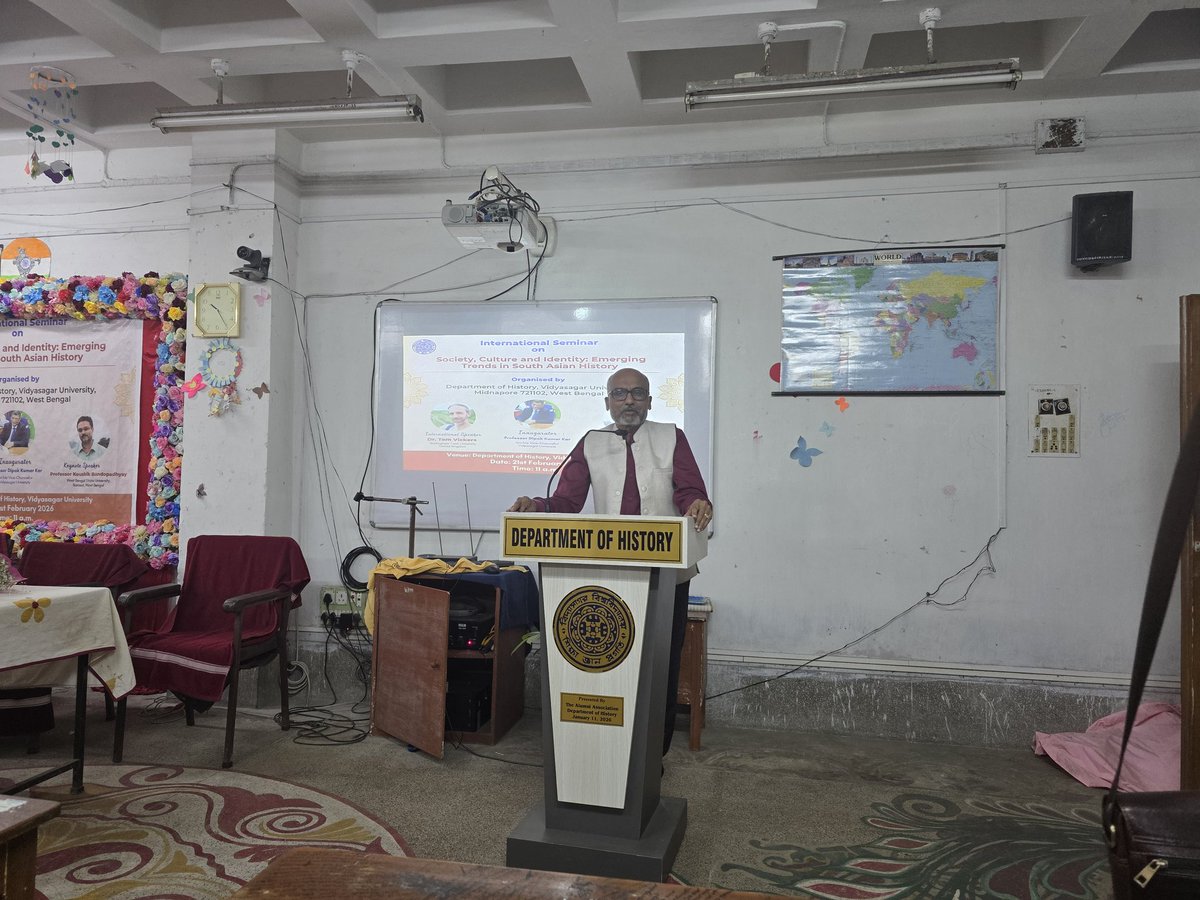 Shrikantgkwd's tweet photo. Vidyasagar University द्वारा 21 फ़रवरी 2026 को आयोजित अंतरराष्ट्रीय सेमिनार में संसाधन व्यक्ति के रूप में व्याख्यान देना मेरे लिए अत्यंत सम्मान का विषय रहा।
#VidyasagarUniversity #InternationalSeminar #ResourcePerson #AcademicExcellence #Research #HigherEducation #Medinipur https://t.co/qxbfdjsw3S