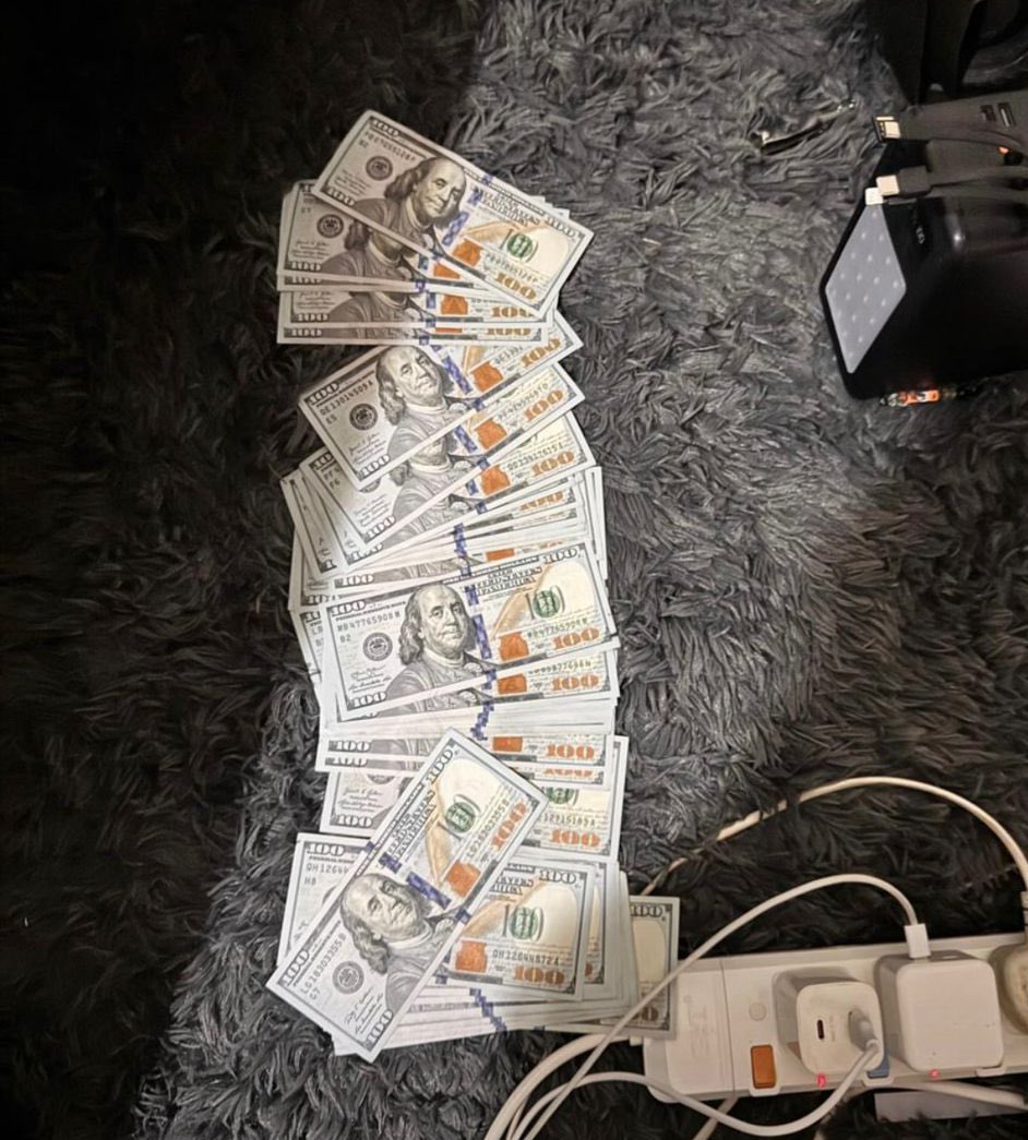 CarolPrim3's tweet photo. How much do you need right now, 100 lucky people will be considered??🌚 https://t.co/7St0YL4XYq