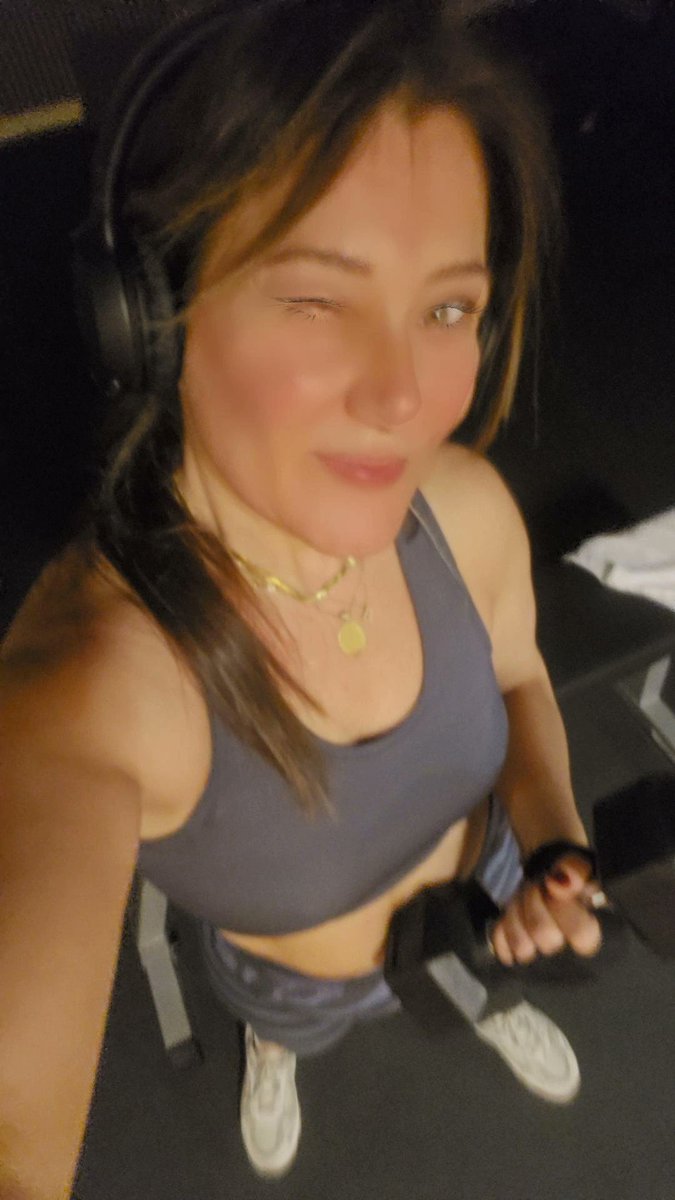 BhrAvc75's tweet photo. Haftaya terle başla,
Günü gülümseyerek bitir 💫
Spor tamam 💪🏋♀️
şimdi sıra harika bir günde✨️
🌸🧿🪬🧿🌸
#MondayWorkout
#StrongStart
#FitnessMotivation
#SweatNowShineLater
#MorningEnergy
#HealthyLifestyle https://t.co/QFPQCf5mc5