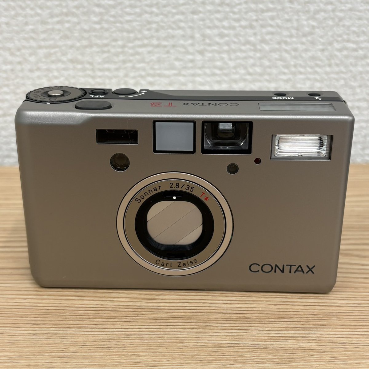 CONTAX T3 High-end compact camera for 35mm film📷 The lens is a