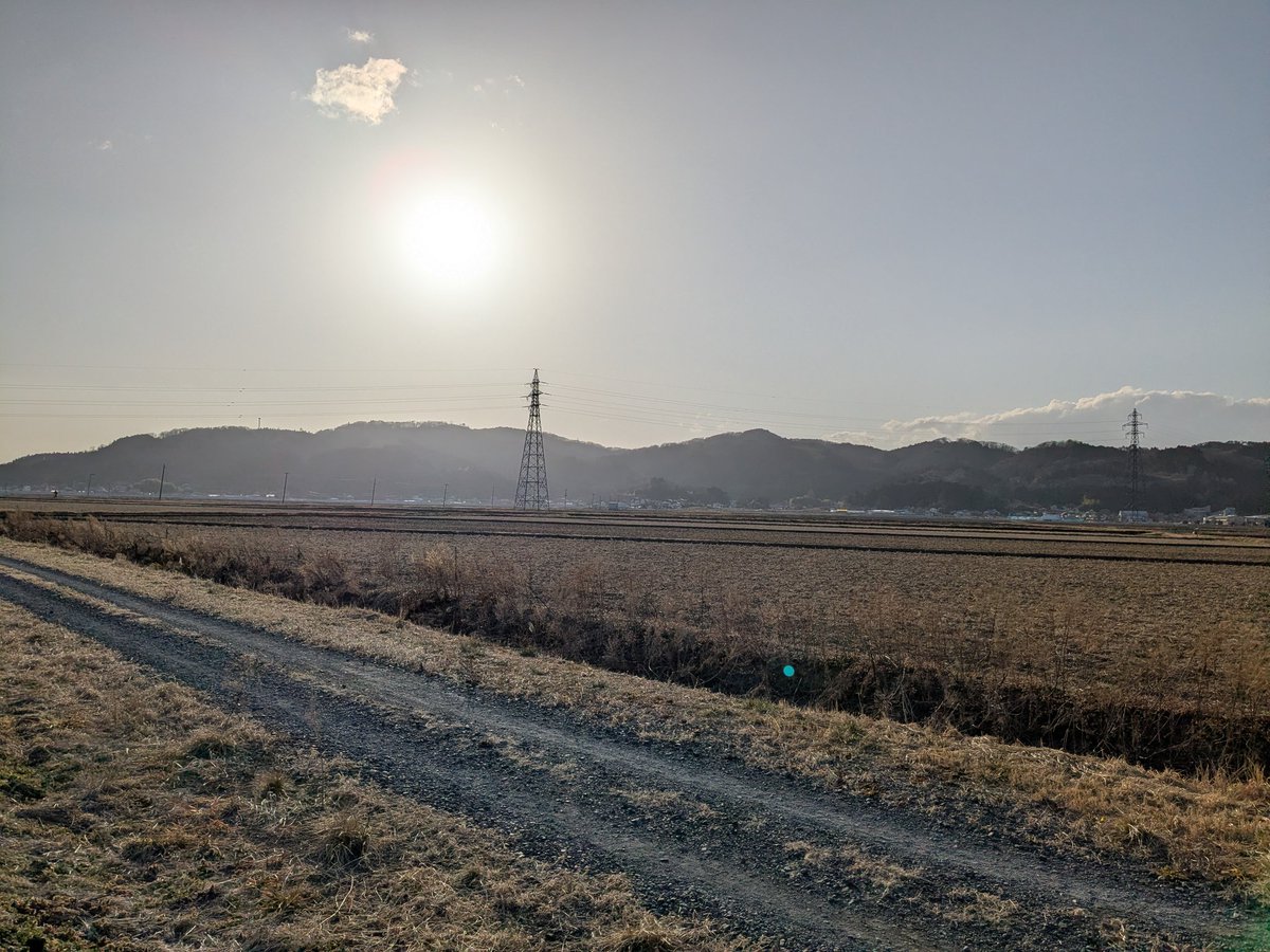 エンコードに入ったのでお出かけ
今日は暖かい、穏やか、風がちょうどいい…ぼんやりとお出かけもいいぞ