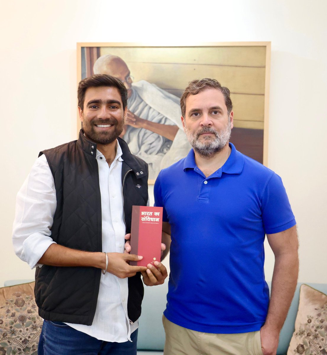 YogiAjayIN's tweet photo. NSUI राष्ट्रीय अध्यक्ष की महत्वपूर्ण ज़िम्मेदारी सौंपे जाने के उपरांत देश के युवाओं के प्रेरणास्रोत,लोकसभा नेता प्रतिपक्ष आदरणीय राहुल गांधी जी से शिष्टाचार भेंट कर उनका हार्दिक आभार व्यक्त किया।आगामी 28 फ़रवरी 2026 को आयोजित होने वाले "पदभार ग्रहण समारोह" में सादर आमंत्रित किया। https://t.co/Pu8vwa9nTg