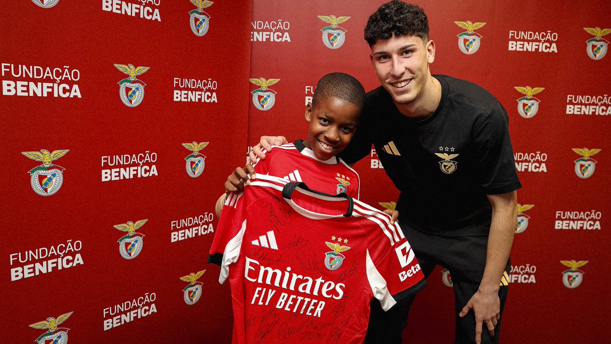 Lui c’est Rodrigo… 𝗘𝗧 𝗖’𝗘𝗦𝗧 𝗨𝗡 𝗩𝗥𝗔𝗜 𝗣𝗘𝗧𝗜𝗧 𝗛𝗘́𝗥𝗢𝗦. 🥺🦸‍♂️

Alors que sa maman s’était évanouie à l’intérieur de leur voiture, ce petit bonhomme de 9 ans a eu le réflexe d’activer les feux de détresse et d’appeler les urgences.

𝗦𝗔 𝗠𝗔𝗠𝗔𝗡 𝗔 𝗣𝗨