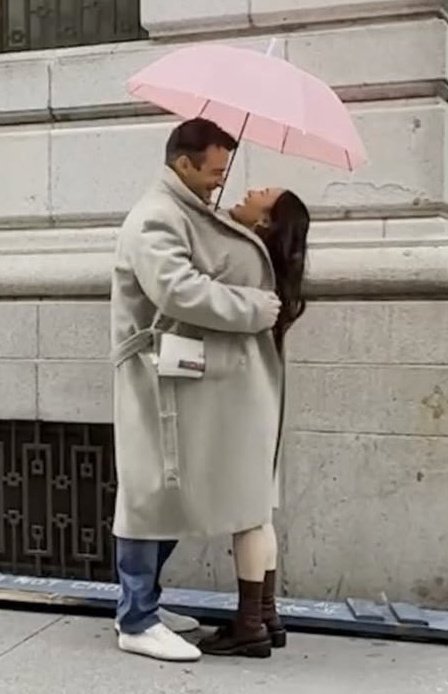 Dari Yerin yang sedekat itu sama Luke bisa kita asumsikan Luke tergolong white guy yang "mandi" ya guys ya keliatan juga Luke kaya clean gitu kalo secara Yerin si paling 12 step skincare 
bersih itu kunci pertemanan 🤭