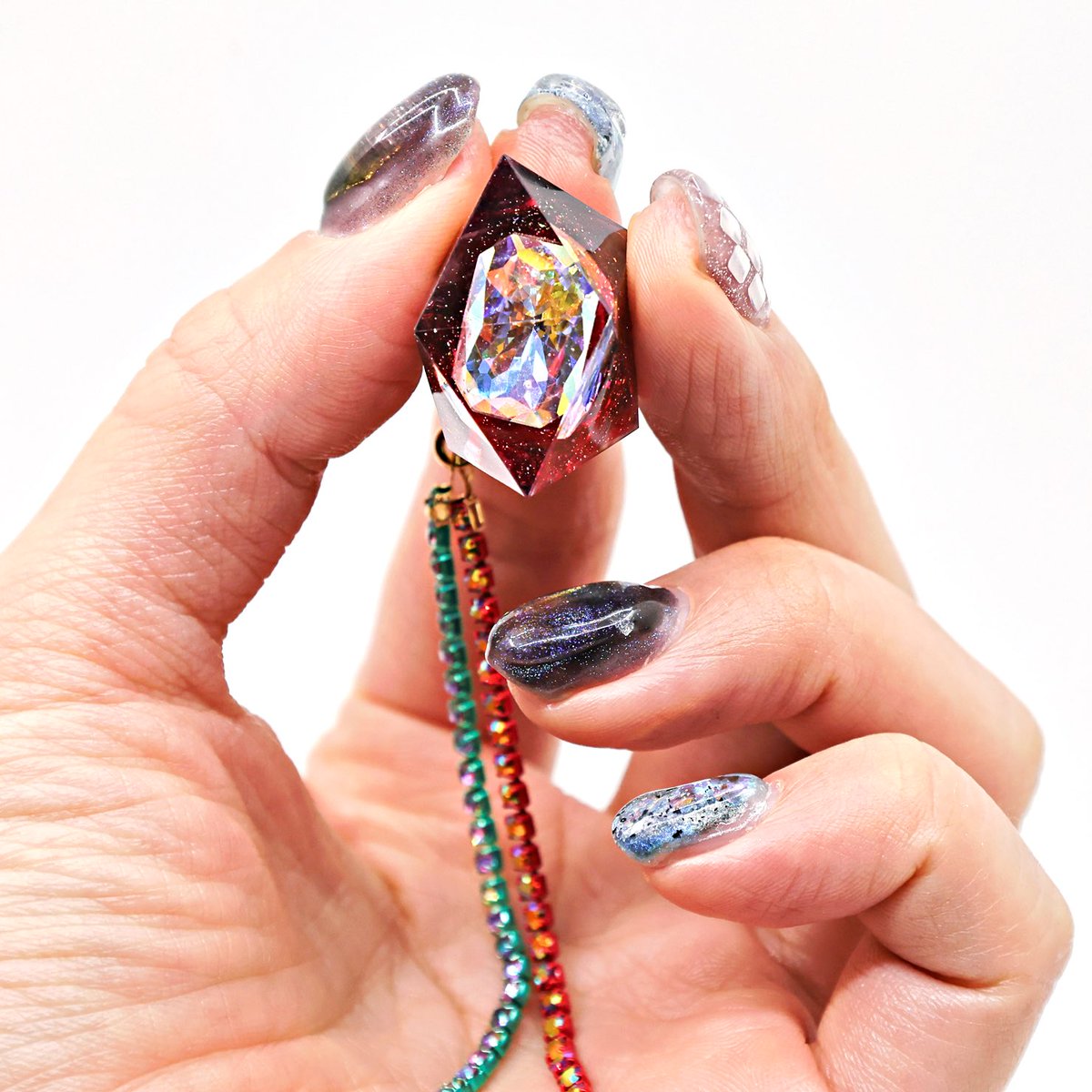 【新作紹介】
カレイド・バイピラミッドシングルイヤリング(グレナデン)
ザクロ的めちゃくちゃ鮮やかな赤！！目立つこと間違いない！！
jp.pinkoi.com/product/bKgKW8…
#pinkoi