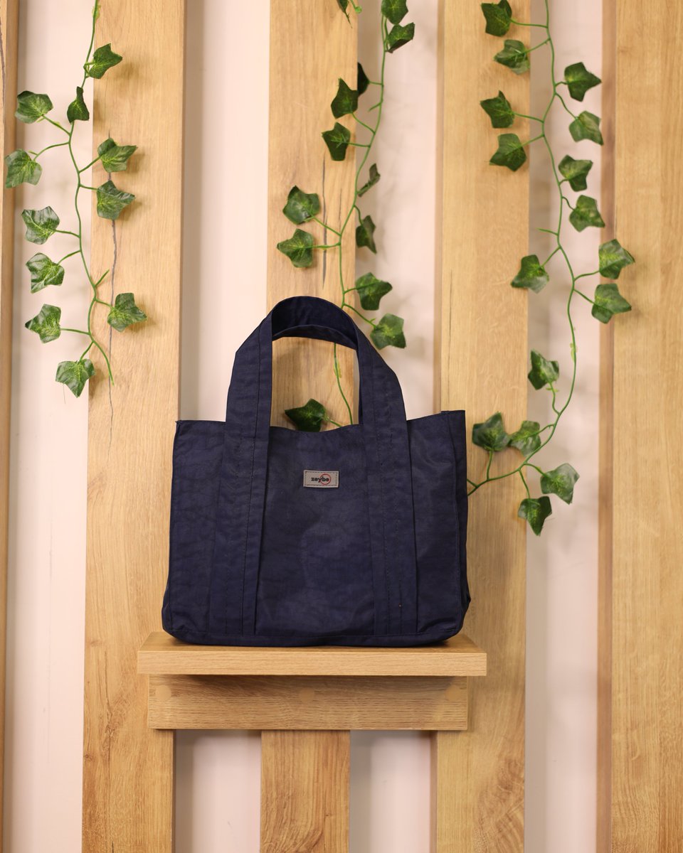 Tote çanta; güçlü dikiş detayları ve dayanıklı kumaşıyla günlük yükü rahatlıkla taşır. Geniş iç hacmi sayesinde alışverişten ofise kadar farklı senaryolara uyum sağlar.  

🌐 Online sipariş: zeybe.com.tr

📞 İletişim: 0531 397 31 21

#zeybe #totecanta #günlükkullanım