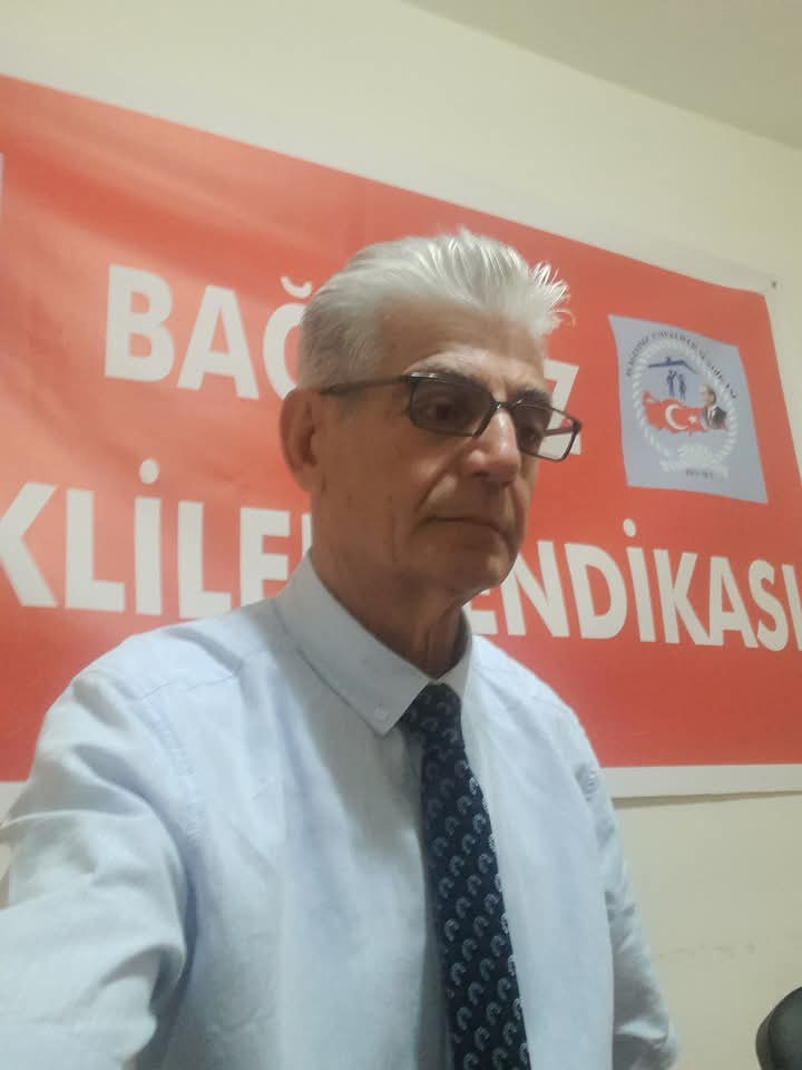 Mehmetz92800380's tweet photo. EMEKLİ
👇
#EmekliyeintibakHAK

Aynı primi ödedik.
Aynı ülkeye hizmet ettik.

Farklı yıllarda #Emekli olduk diye;
Bu maaş uçurumu neden ? 

Emeklilik tarihi ceza olamaz !

Sosyal devlet adaletle yaşar.
İntibak lütuf değil, HAKTIR !
Hakkımız olandan asla vazgeçmeyeceğiz 
BES-SEN https://t.co/oAMEhVGaBk