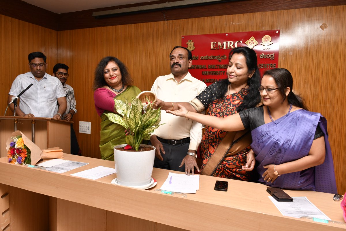 emrcmys's tweet photo. A two-day National Seminar on “Designing Engaging MOOCs with AI-Generated Multimedia” was inaugurated at EMRC, University of Mysore.

Prof. Sapna M.S. Director EMRC, Prof. Nagaraja Registrar (Evaluation)  and Dr Jyothi, Director MMTTC were the dignitaries at the function.

#cec https://t.co/jgGii21b3x