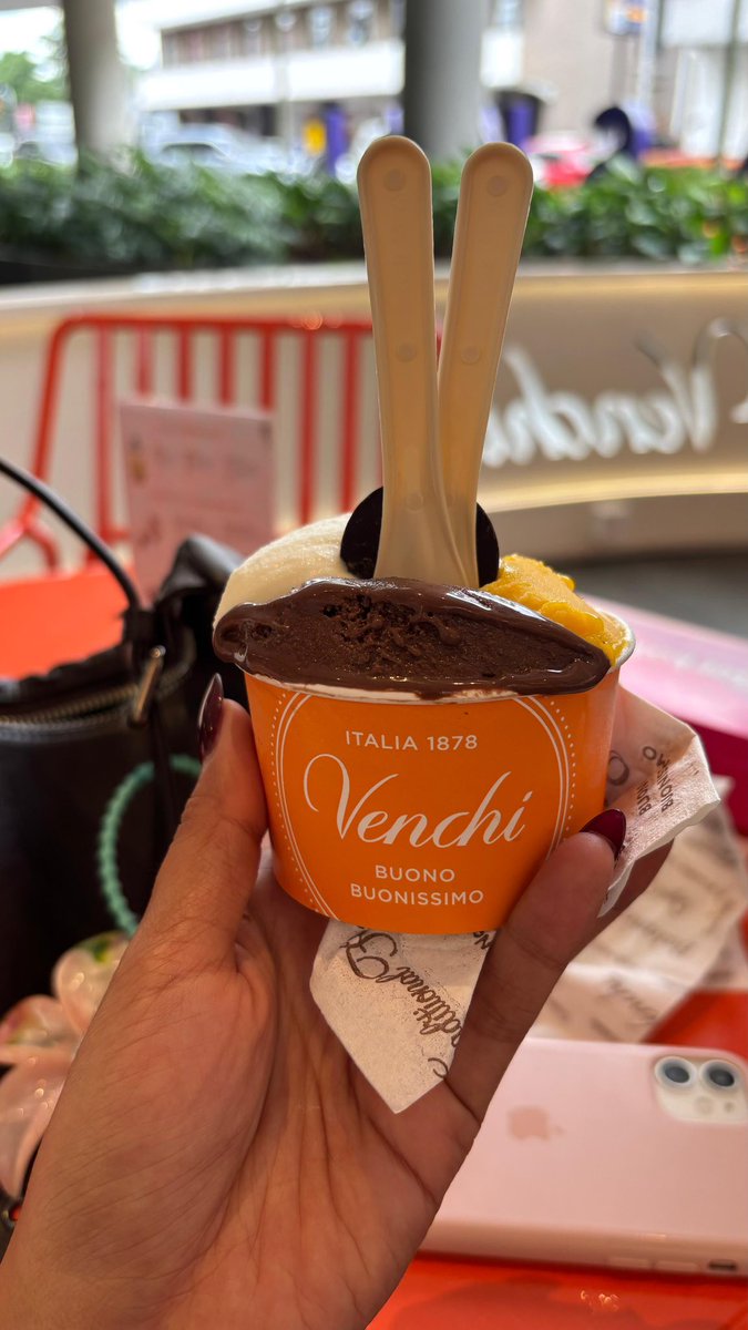 Gritual 💚

I had ice cream yesterday hehehe… I really love ice cream when I’m stressed 😭. What do you guys like to eat to relieve stress?