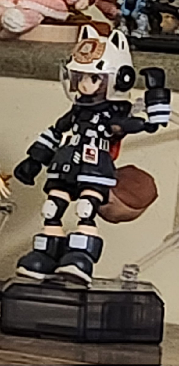 Oh well ill be dammed never expected this to grab my attention 
I have her allready on my shelf this is quite funny