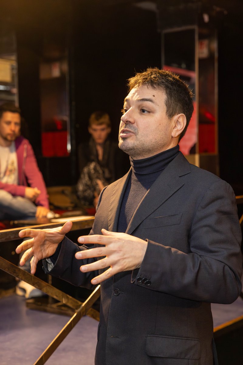 AccademiaDJ's tweet photo. Il primo incontro all'@Accademiaitalianadj segna l'inizio di una nuova avventura! Gli studenti, emozionati e pieni di aspettative, si preparano a scoprire segreti del mixaggio e a dare vita alla loro passione per la musica.

Amicizie nascenti e talenti da scoprire!!! https://t.co/1xxSb1UZgv