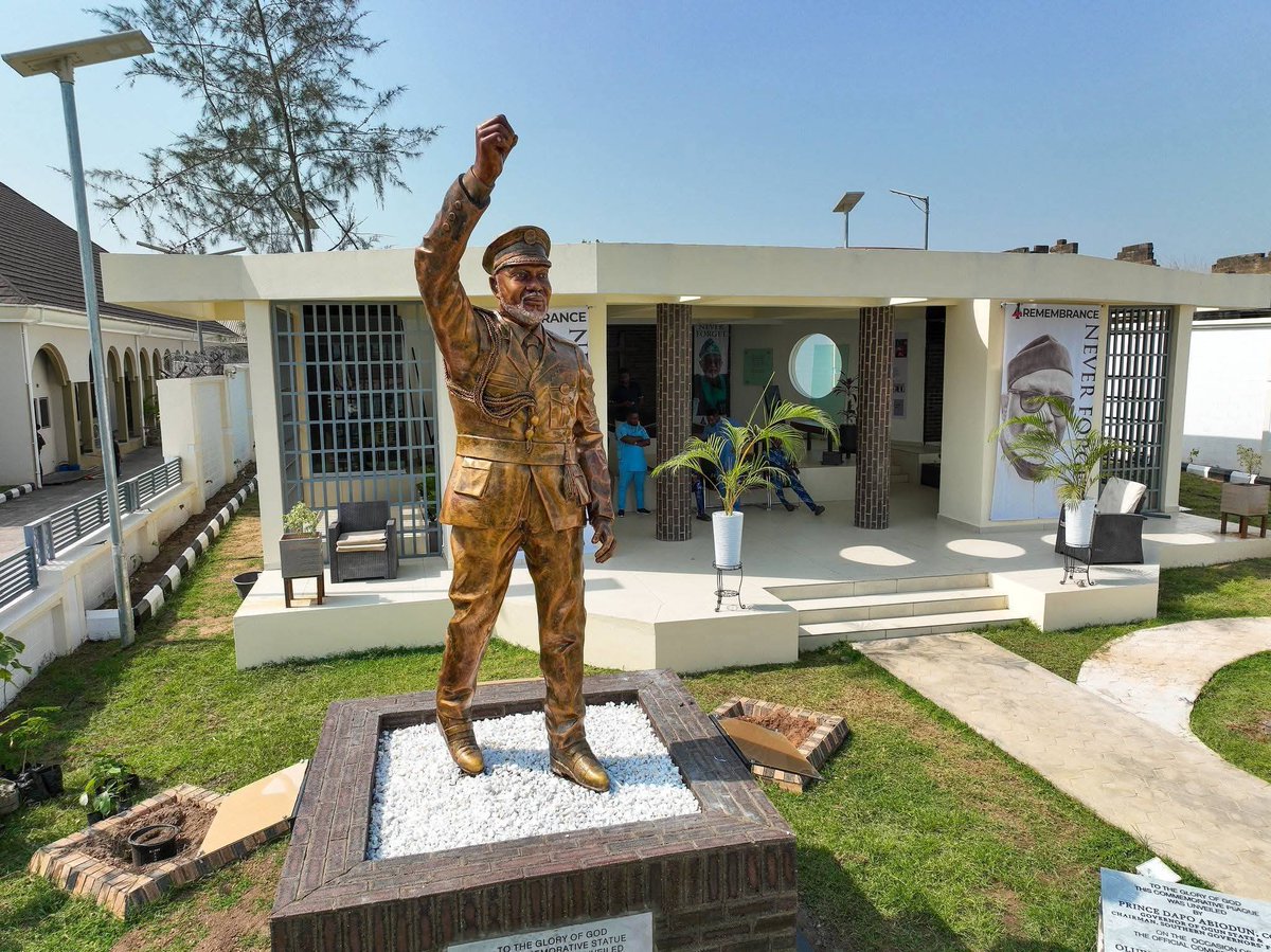 Arakunrin Rotimi Akeredolu tweet media