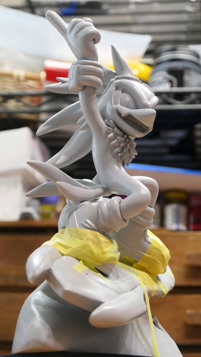 ジェット・ザ・ホーク ＆ タイプ-J イオタ、双方ともに造形完了。
レースで優勝･･･からの後続に向かって☝️なジェット様。やっぱりこの男にはイチバンが良く似合う☺️
ソニックライダーズ20周年、おめでとうございます。
完成版じゃくてごめんね、ジェット様🙏
写真続く↓
#sonicfanart