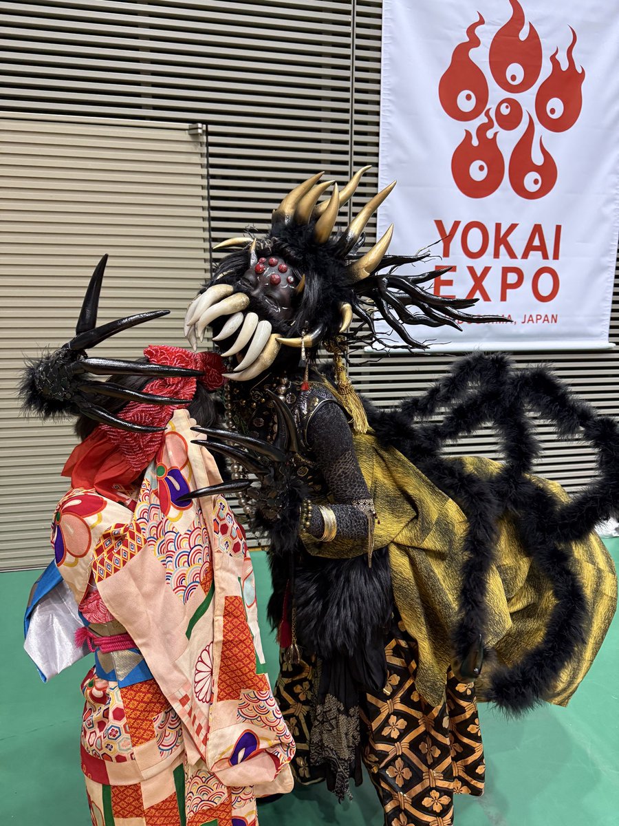 初めてお会いした時から、クオリティが凄すぎて親子で目が点になっていた妖怪さん<a href="/umetikin4warz/">梅吉🕷️</a> 。ざっちゃんはお会いするなりハグしに行こうとしてました。
#yokaiexpo #ちびっこ妖怪連合