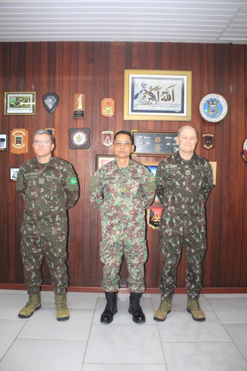 WKioeASen's tweet photo. On  Friday, February 13, I met with General José Ricardo Vendramin Nunes of the Brazilian Northern Territorial Command, who visited Suriname from February 12 to 14. His visit focused on strengthening and consolidating bilateral cooperation between the two countries, with a particular focus on military cooperation and regional security.