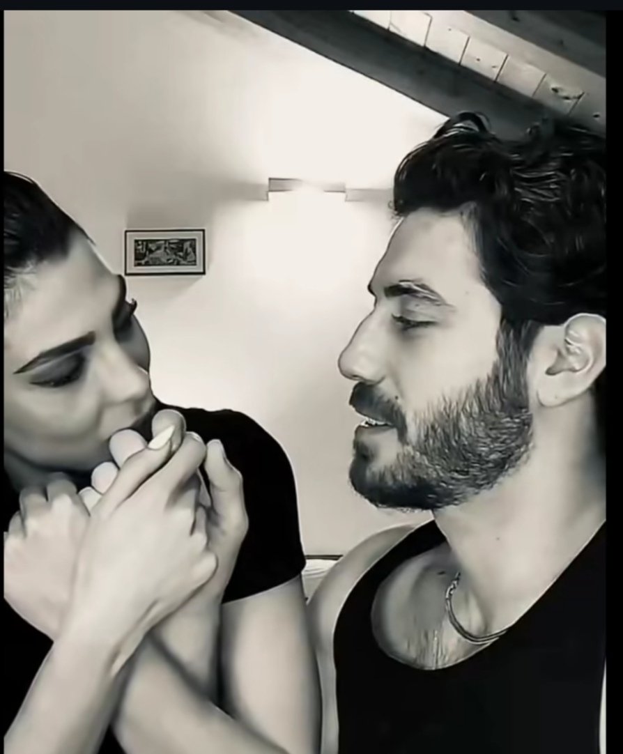 JPagliara23187's tweet image. La loro complicità,il modo in cui si guardano, l'intreccio delle loro mani...chi c'era sa. Amore puro ❤️
#rashmer